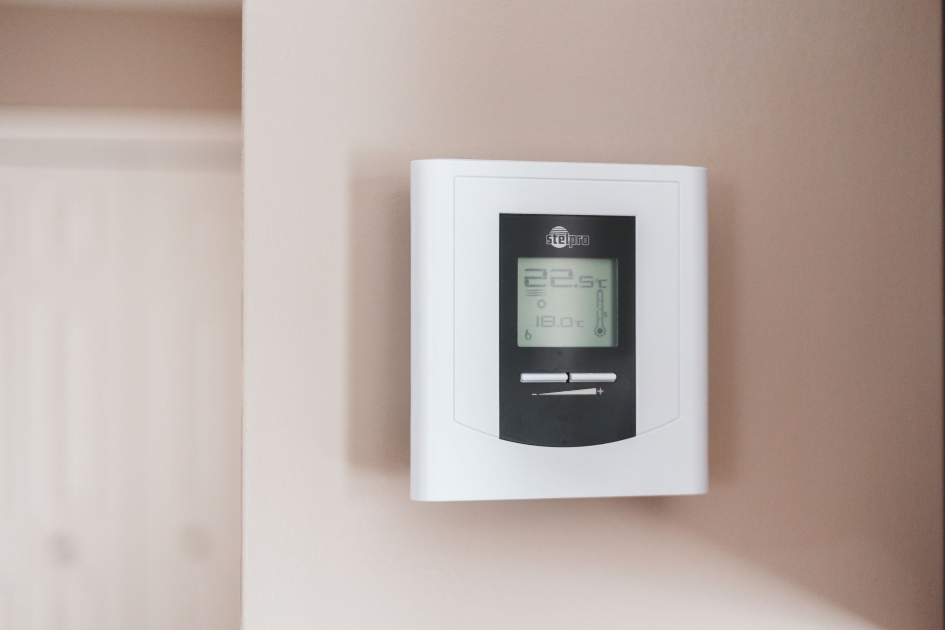 Sobni termostat HeatFlow Connect Wi-Fi